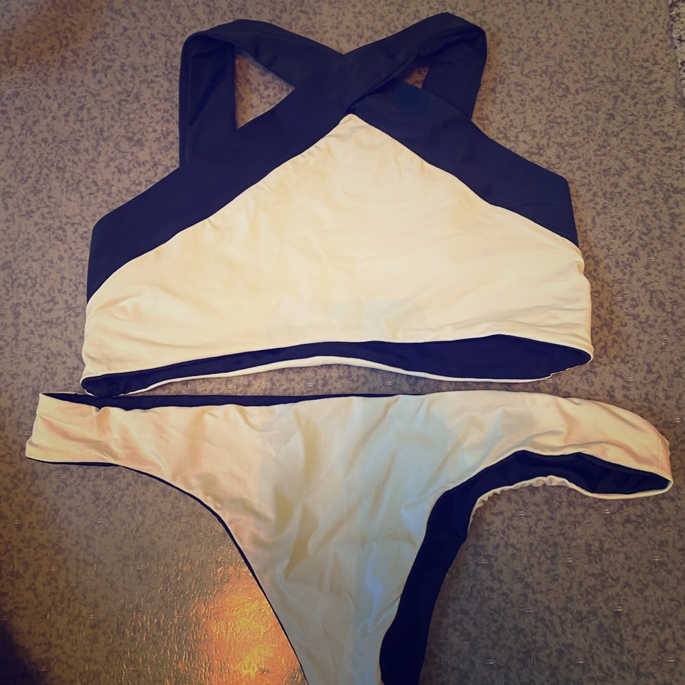 L-space crossbody reversible bikini